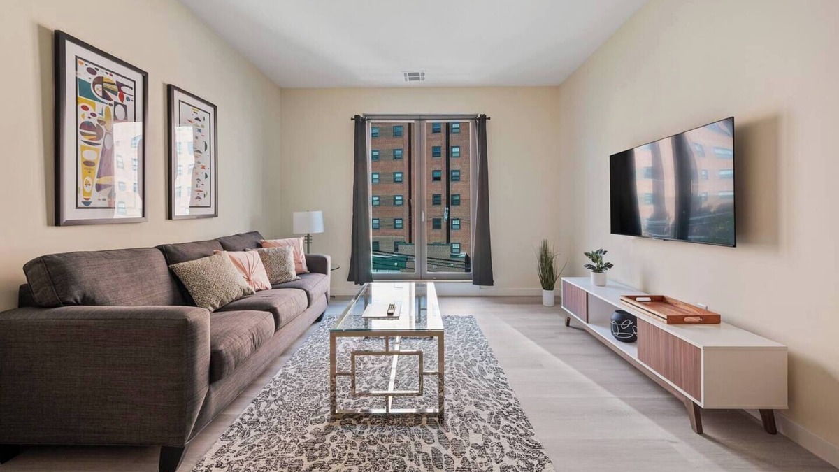 Newark Hotel | Marvelous 2BR ! Free Parking ! 30 Min to NYC