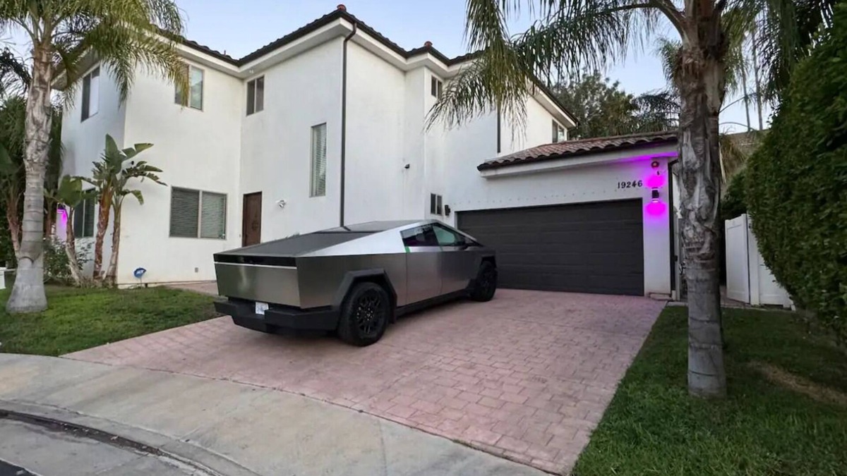 Tarzana House | Marvelous 4-bedroom house in Los Angeles with Jacuzzi!