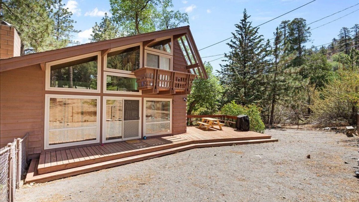 Wrightwood House | Marvelous Quiet 2BR Cabin in Wrightwood Mountain