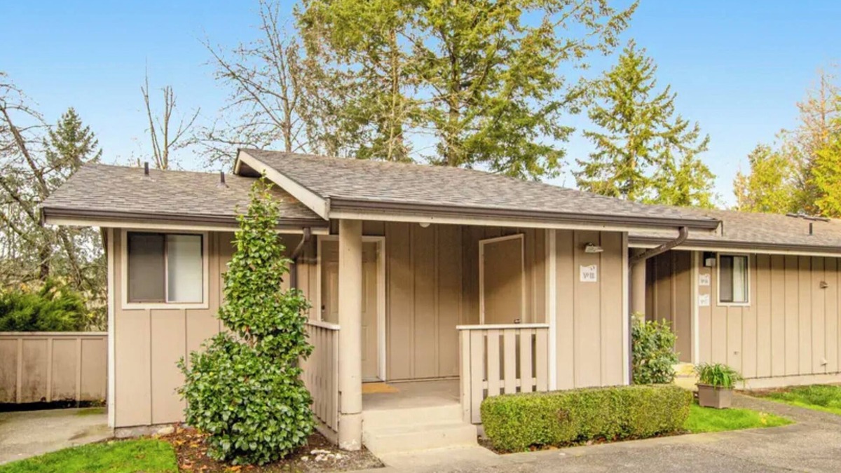 Poulsbo House | Marvelous townhome close to major employers in Poulsbo WA