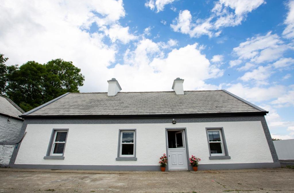 Ballinderreen House | Mary's Cosy Cottage on the Wild Atlantic Way