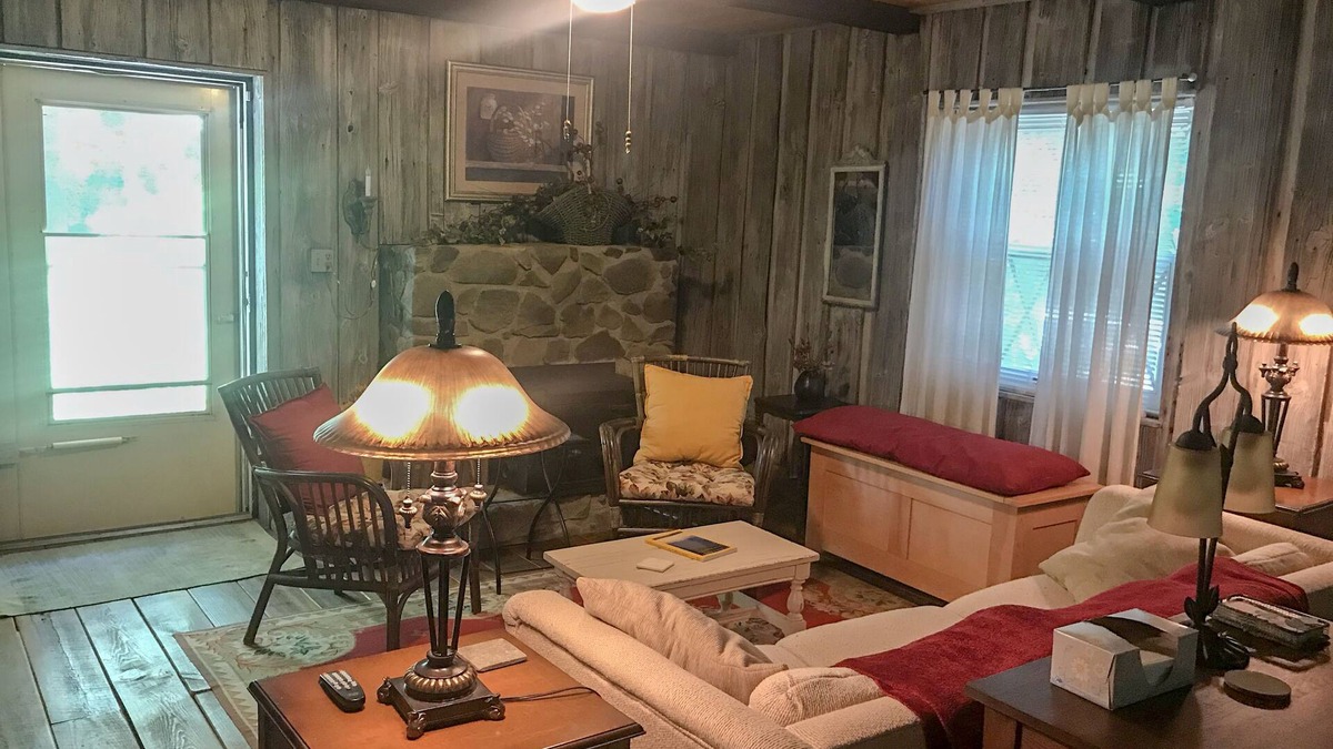 High Point Apartment | Mary's Country Cottage Escape
