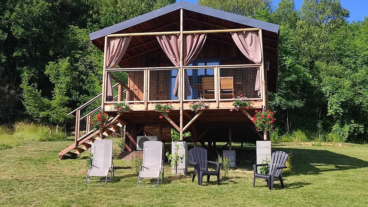 Tremolat Cabin | Maryflo hut ( 2 )