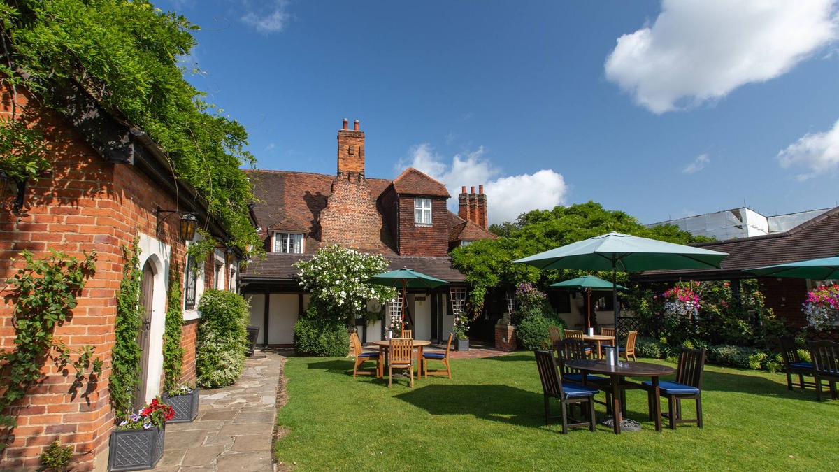 Brentwood Hotel | Marygreen Manor Hotel