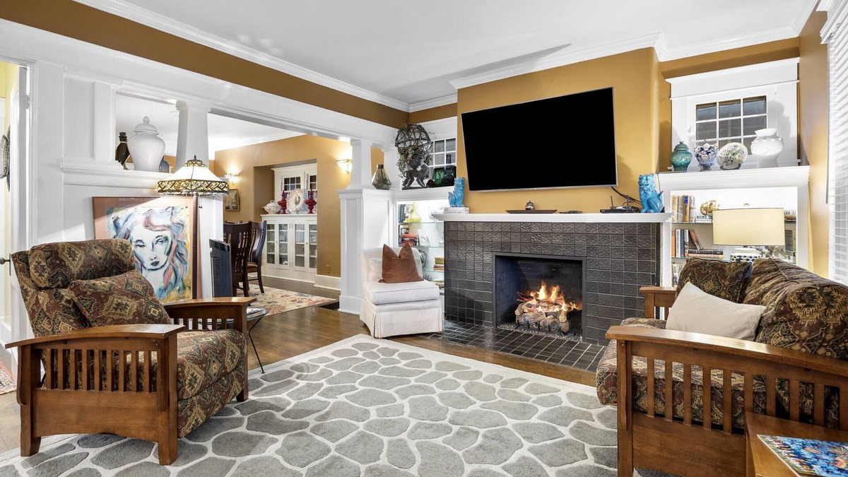 Deer Park House | MARYLAND HOUSE -HIGHLANDS - Charming koi pond, WALK TO ALL