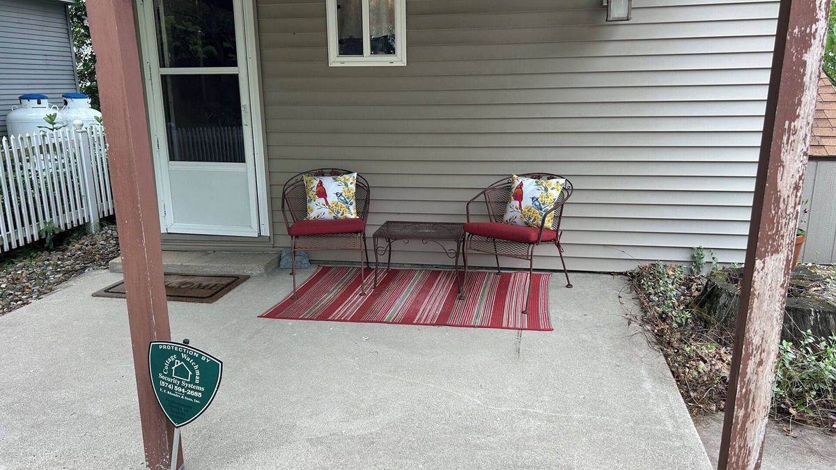 Shipshewana House | Mary’s Cottage - 1-bedroom house on Fish Lake in Shipshewana