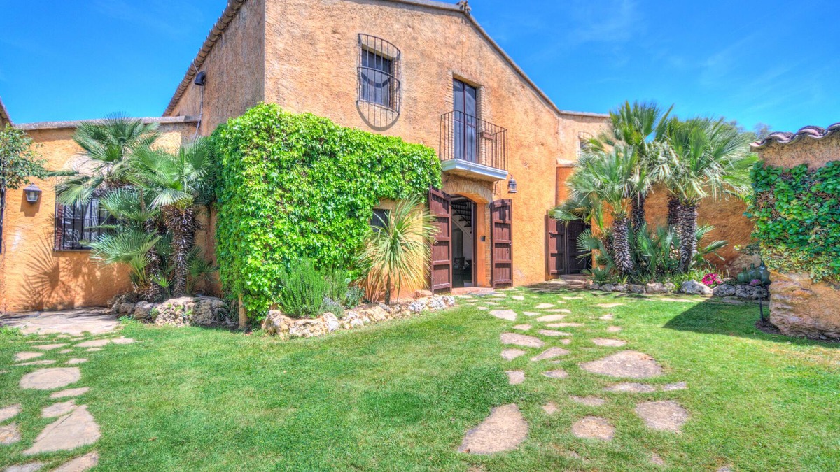 Olerdola Villa | Masía Cal Mingo, charming villa set in nature, gardens with pool, near Sitges