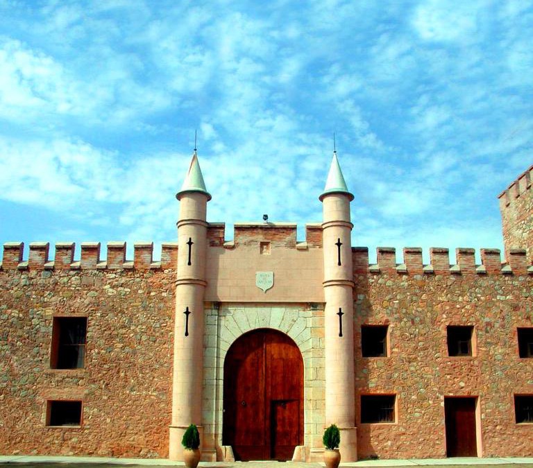 Altura House | Masía de San Juan Casas número 3 y 5, con piscina, aire acondicionado y vistas a la montaña