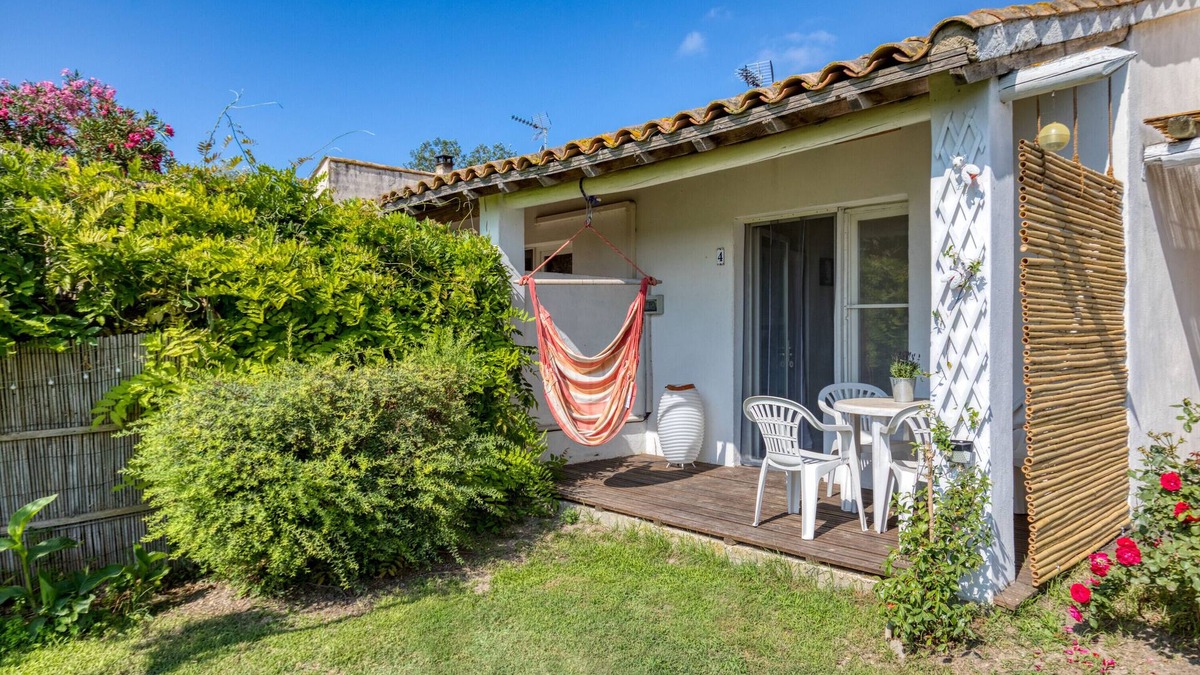Saintes-Maries-de-la-Mer House | 'Mas Des Cypres - Mazet 4' with Private Terrace, Shared Garden and Wi-Fi