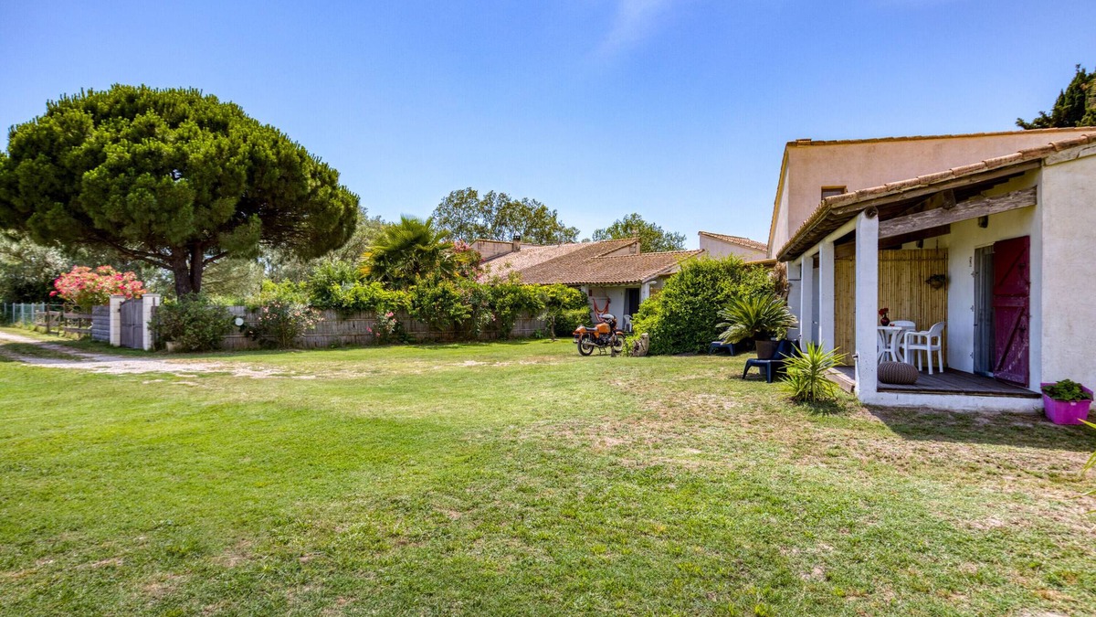 Saintes-Maries-de-la-Mer House | 'Mas Des Cypres - Mazet 5' with Private Terrace, Shared Garden and Wi-Fi