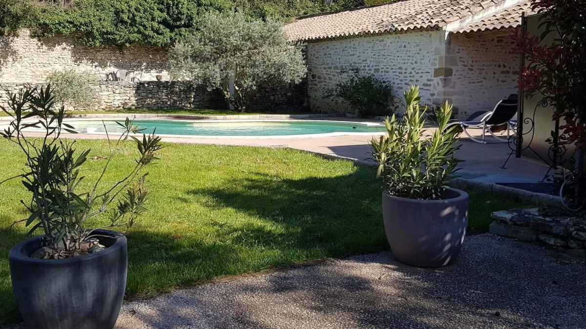 Valreas House | Mas Ferme du Chateau Montplaisir 4* "Castle side