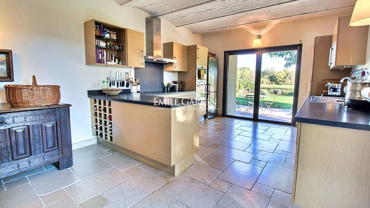 Ansouis Other | Mas for rent in Ansouis (South Luberon) amidst vineyards