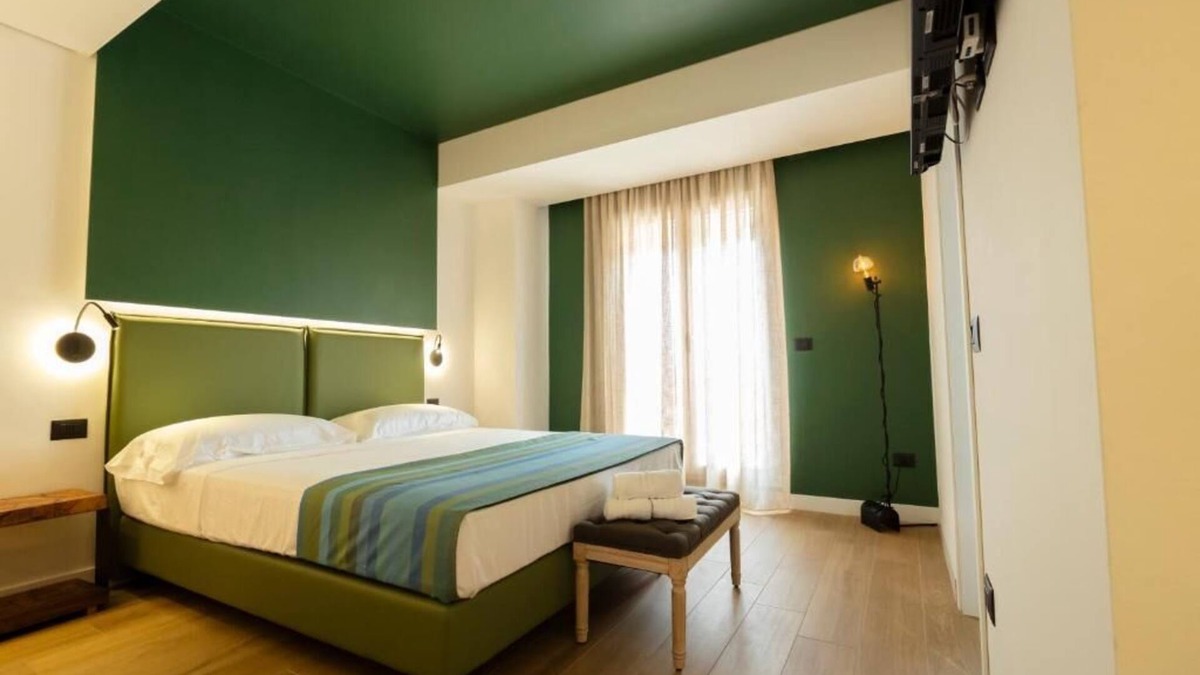 Briatico Apartment | Master bedroom with terrace