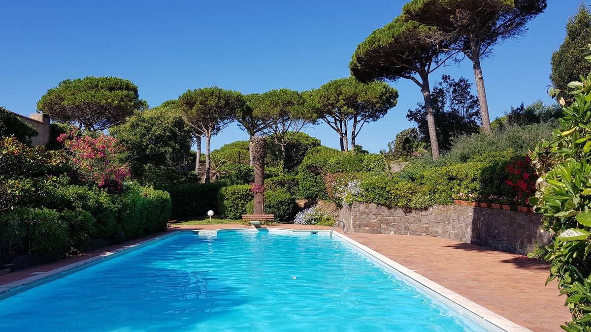 Guerrevieille Villa | MAS PROVENCAL SEA VIEW FACING SAINT TROPEZ FROM JULY 19 TO JULY 26, 2025