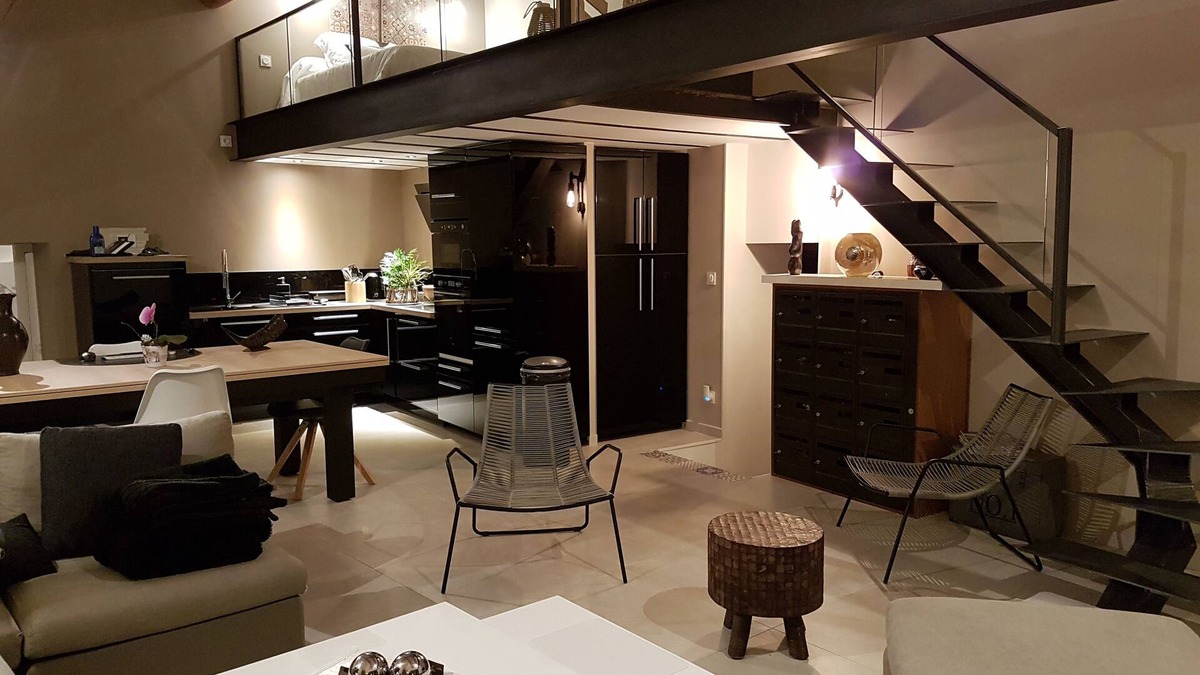 Valreas House | Mas with private SPA in the middle of vineyards, lavender, at the foot of the hills