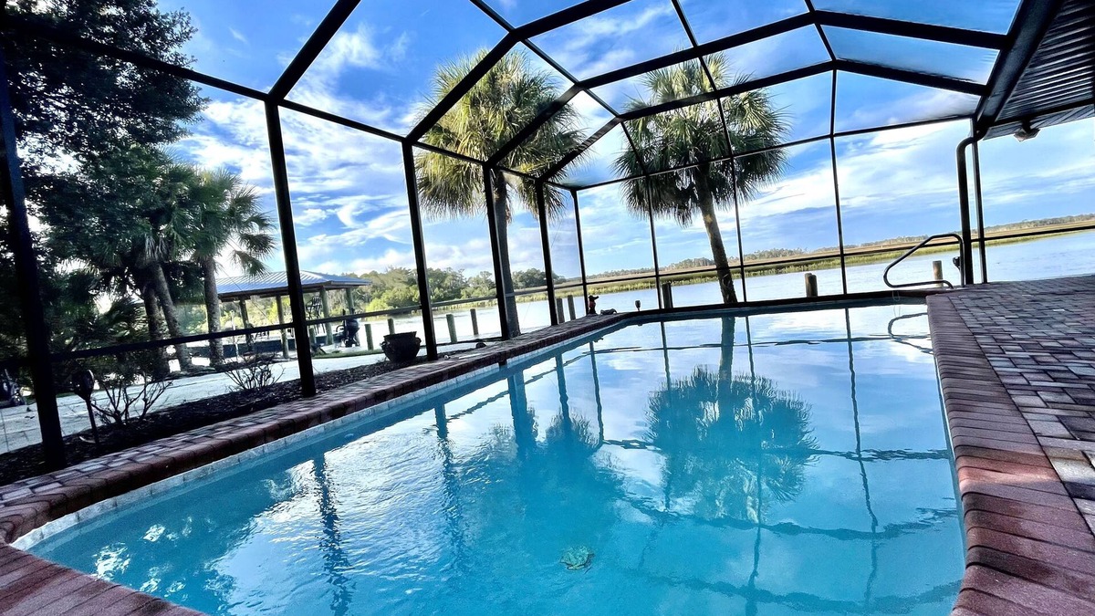 Old Homosassa House | Mason Creek Lodge - Waterfront Pool Home - Fishing - Scalloping