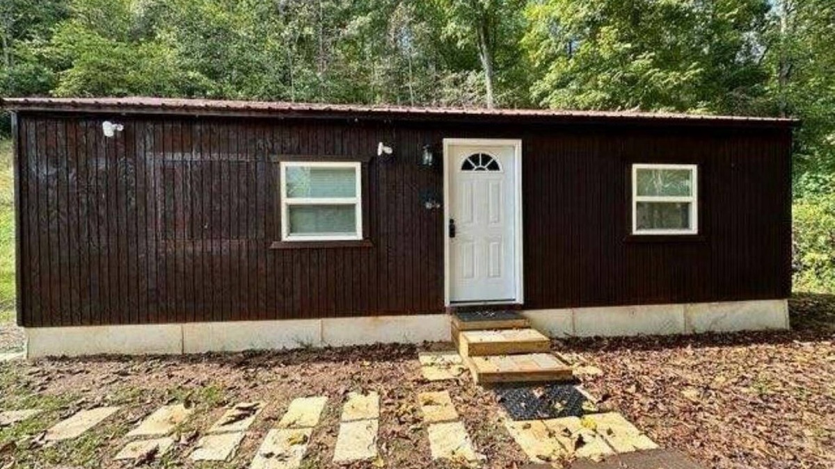 Woodbine Cabin | Mason Hollow Hideaway Cozy cabin with WiFi and AC in peaceful Whitley County KY