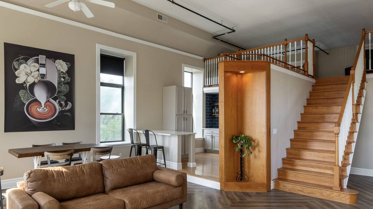 East Price Hill Apartment | Mason's View - Above Coffee Shop! Cincy Hilltop