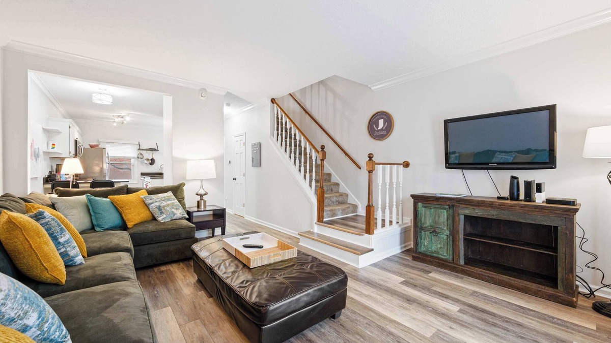 Lockerbie Square Apartment | Mass Ave Gem and steps away from Yoga Studio