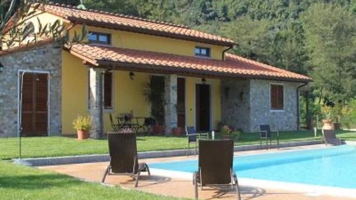 Vicopelago Villa | Massa Pisana: Villa with pool and big garden at only 3 km far from the centre