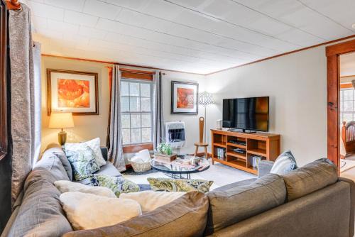 Ashby House | Massachusetts Cabin Rental Near Hiking and Skiing!