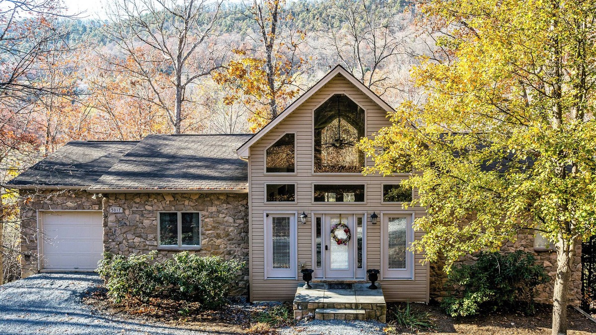 Massanutten House | Massanutten Retreat with Screened Porch & Media Room!