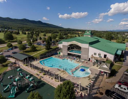 McGaheysville House | Massanutten's Regal Vistas by TripForth