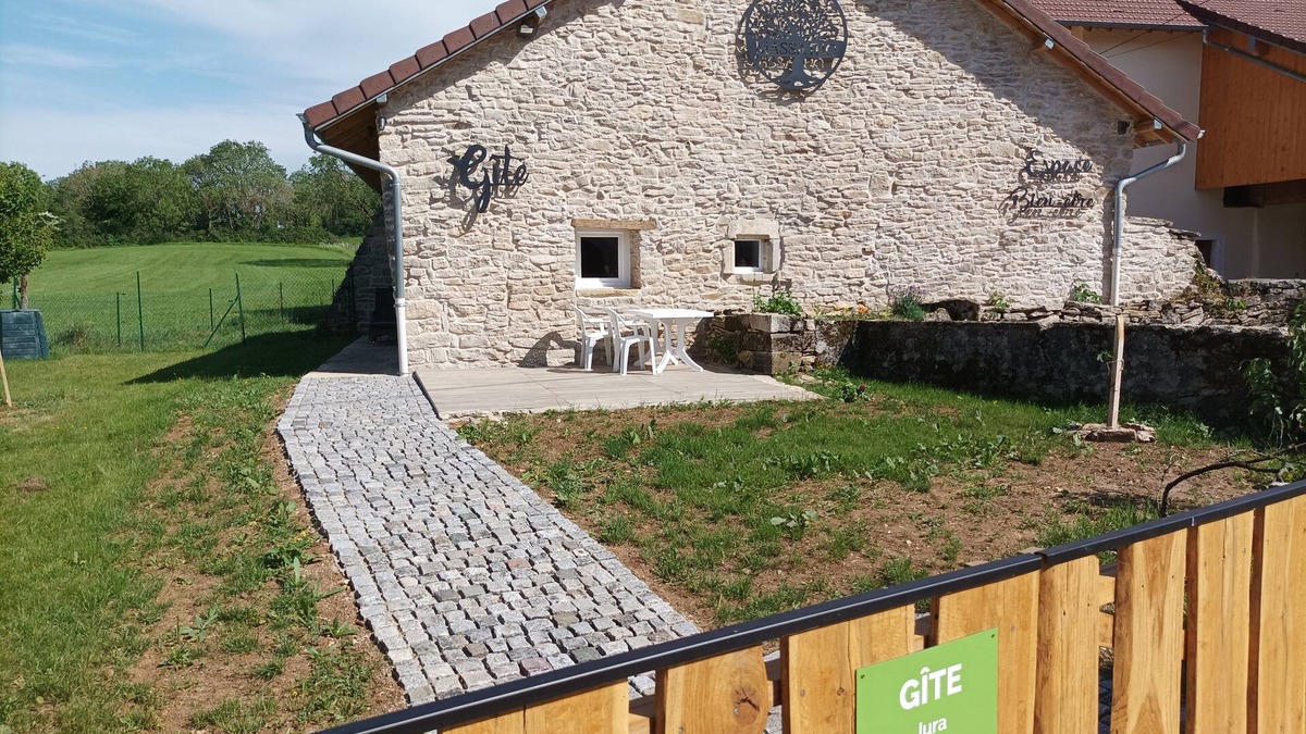 Fay-en-Montagne House | Massatho gîte, sleeps 2, next to a massage salon with sauna