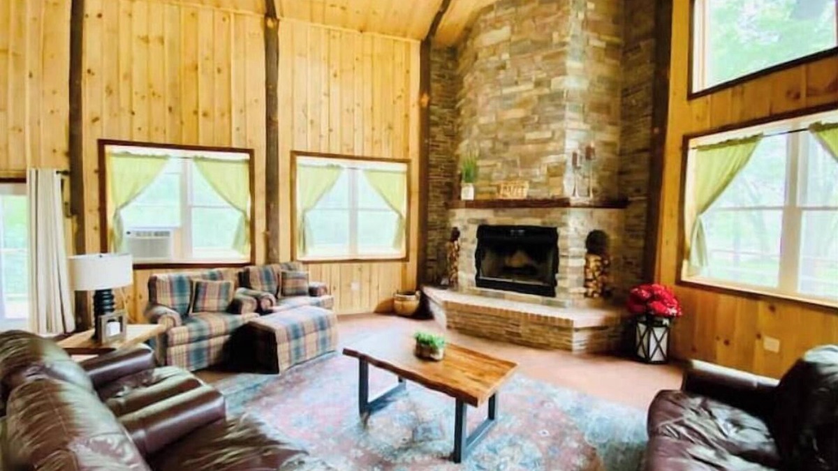 Dixon Cabin | MASSIVE 5 BED WATERFRONT COZY CABIN GETAWAY!