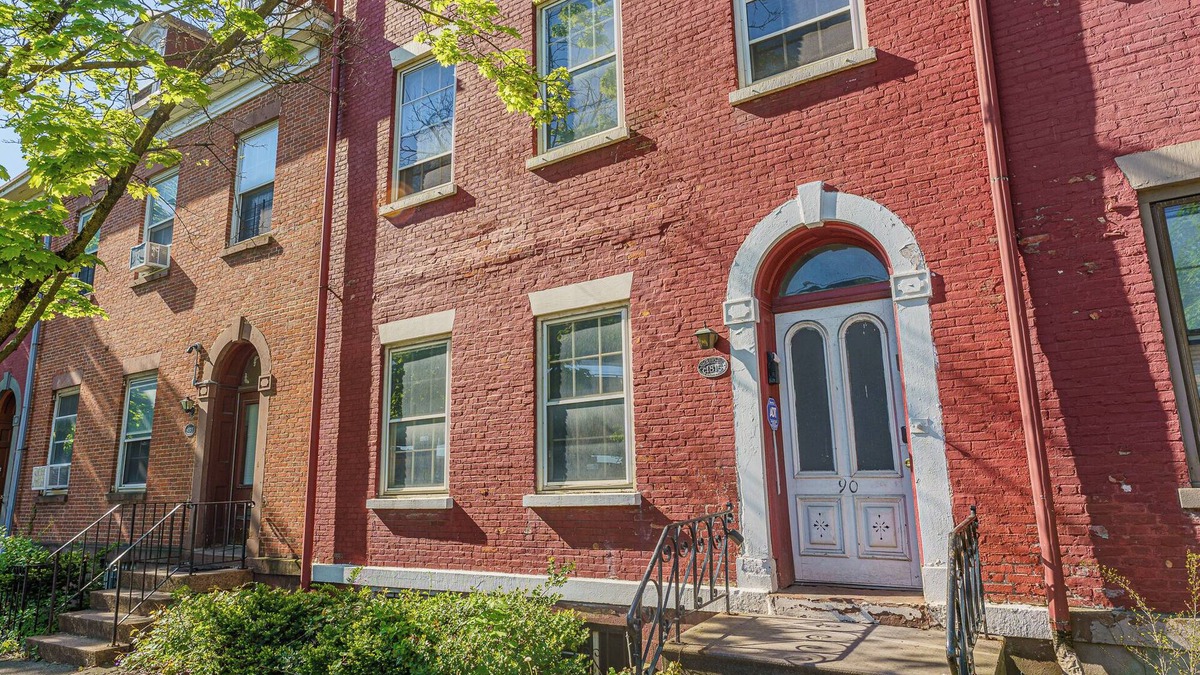 Albany House | Massive 5BD/4BA 3-Story Duplex @ Downtown Albany