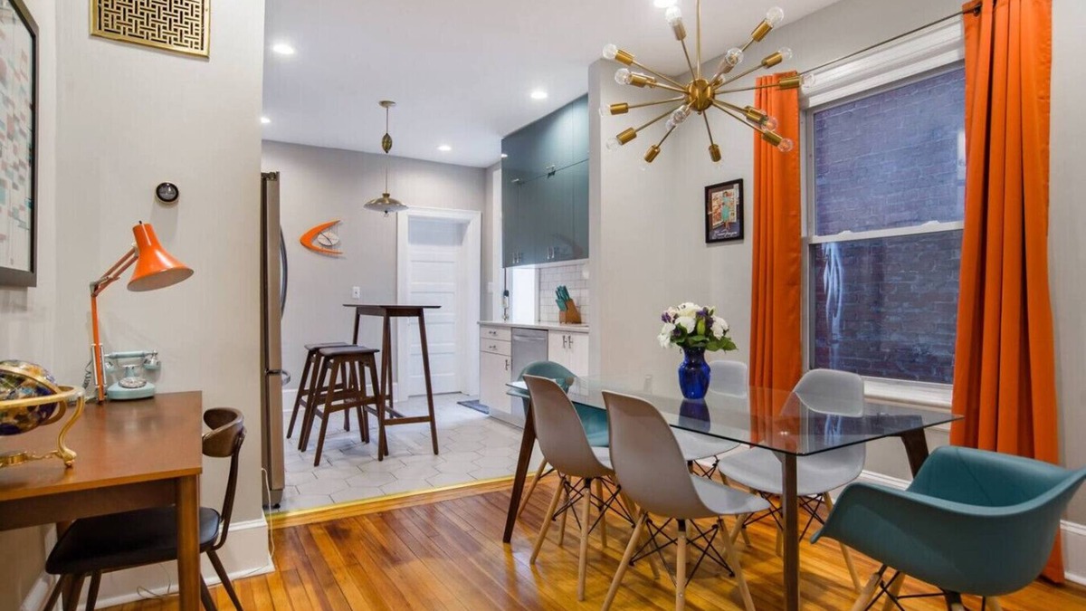 Truxton Circle House | Massive 6BR & 4BA Private Duplex Townhouse Central