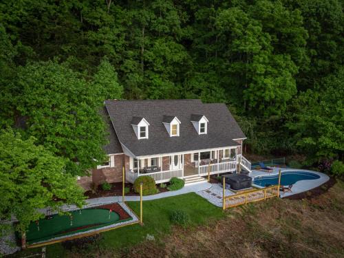 Weaverville House | Massive Asheville Compound A Memorable Experience