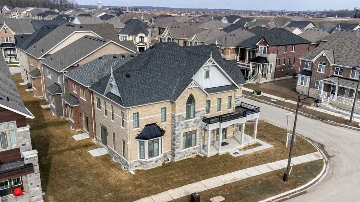 Caledon House | MASSIVE DETACHED LUXURY HOME