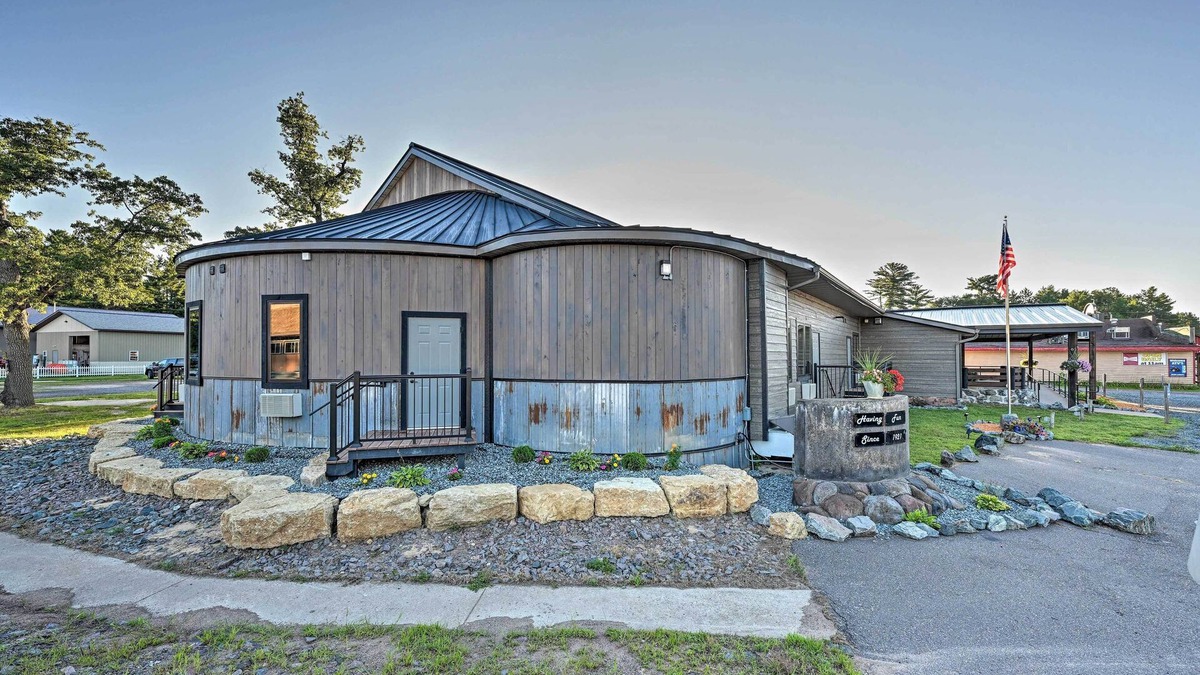 Hatfield Cabin | Massive Hatfield 'Loon Lodge' w/Roller Rink