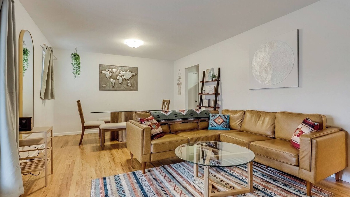 Dupont House | Massive House 10 Minutes From Downtow, King Beds, Hot Tub, Pool Table, 70in TVs!