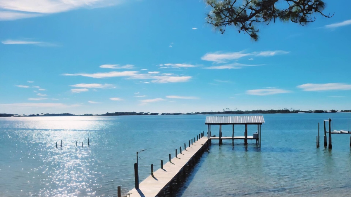 Mary Esther House | Massive Waterfront Wonder with 5 Bedroom & Boat dock/Pet-Friendly.