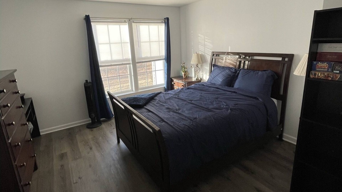Aldie House | Master Bedroom and Private Bath with Walk-In Closet
