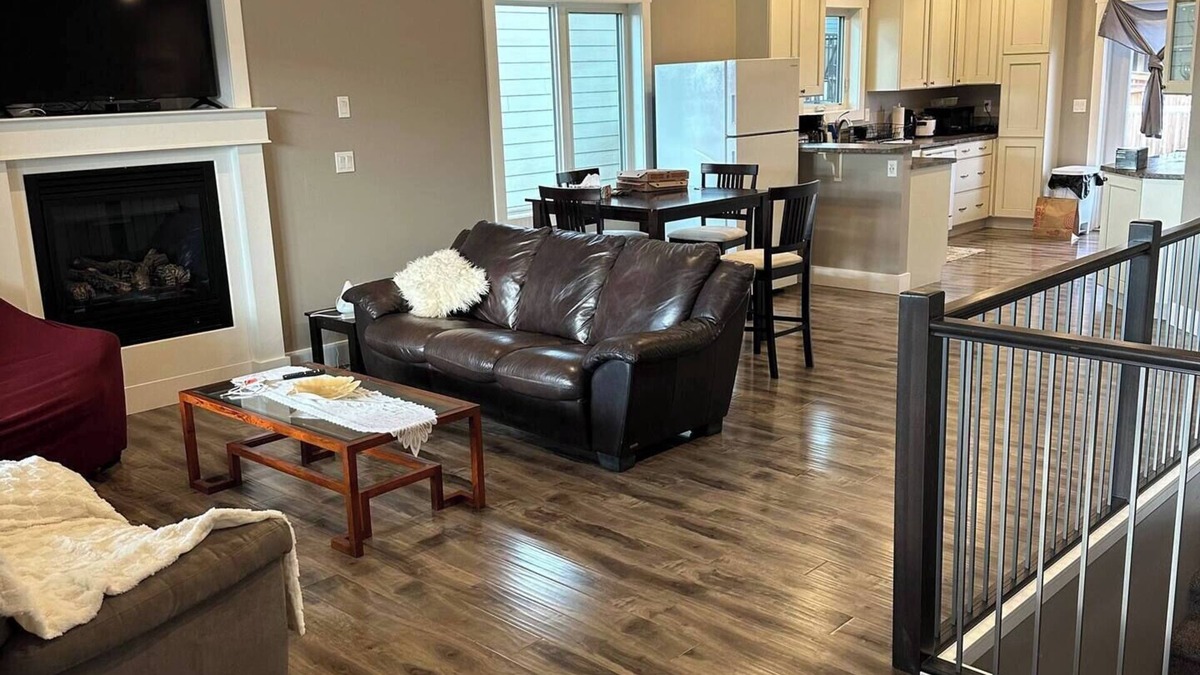 Fort St. John House | Master bedroom (private bathroom)