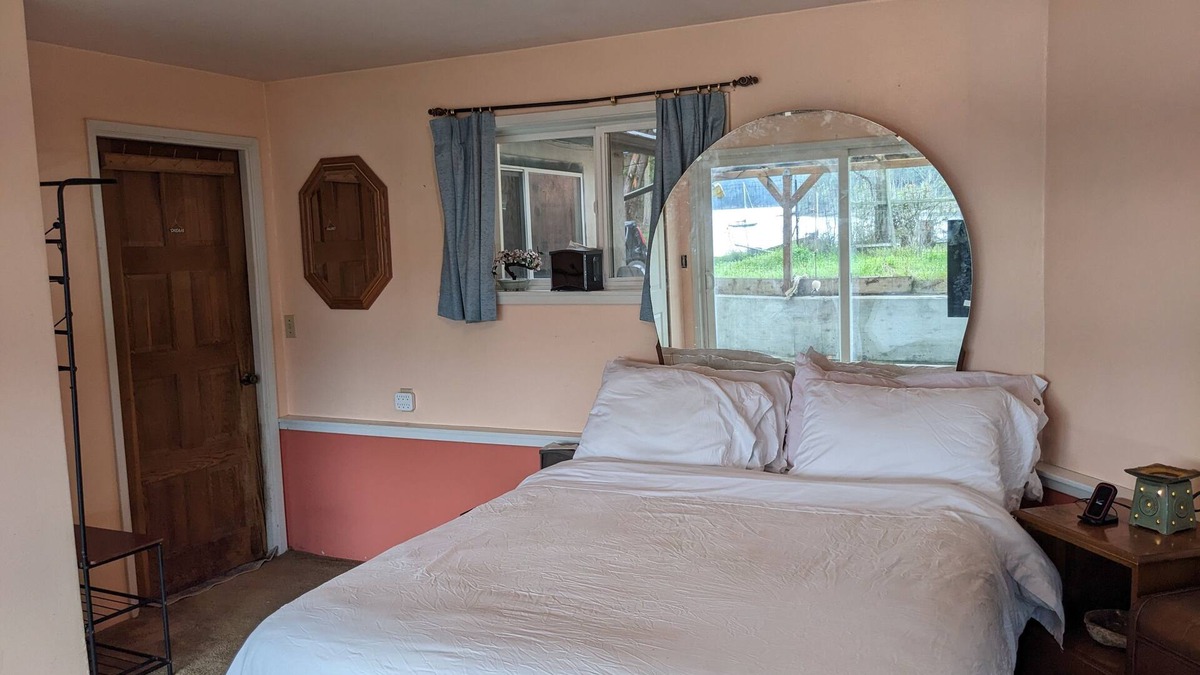 Marrowstone House | Master Bedroom w/additional twin bed -- immediate beach access
