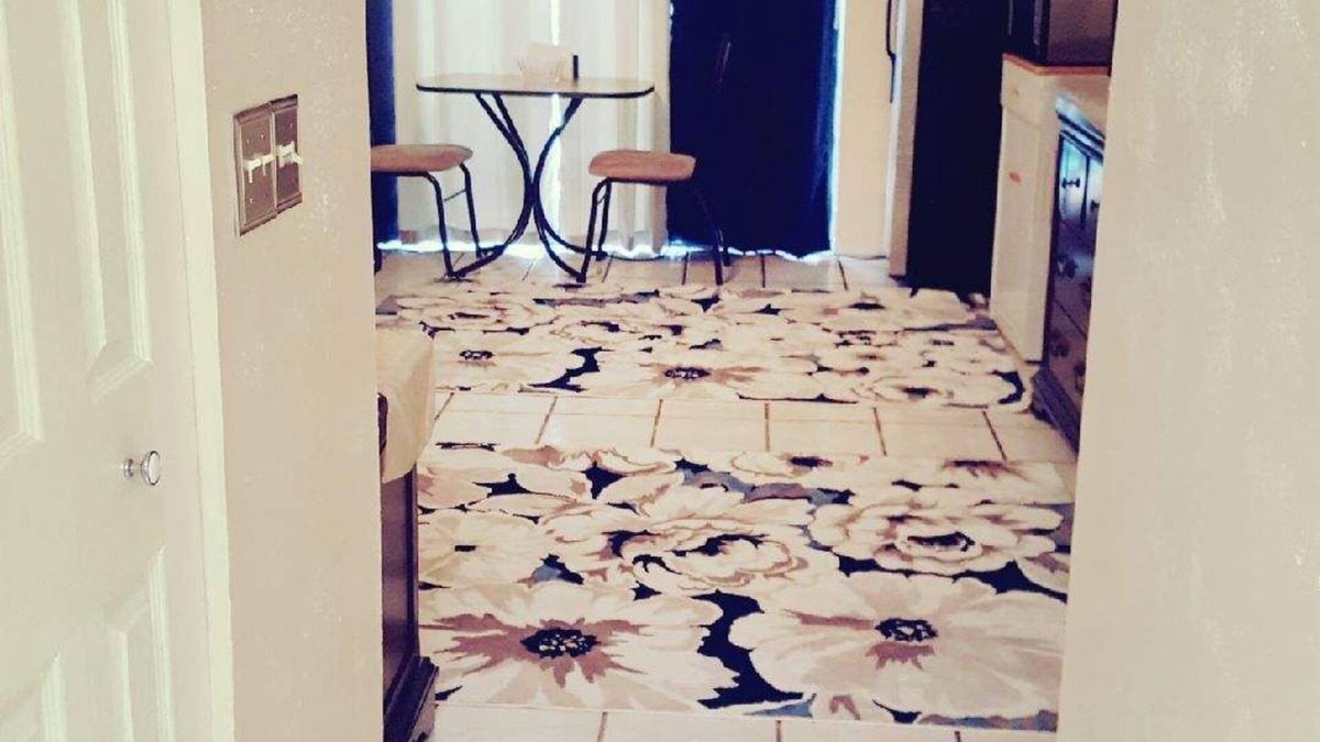 Country Place Bed & Breakfast | Master BR private full bath,private entrance, exlusive use of pool, safe, quiet!