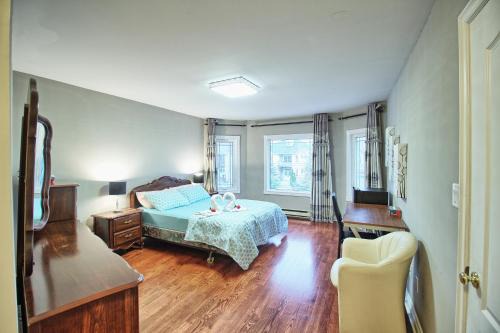 Thornhill House | Master Room with Private Bathroom and Free Parking