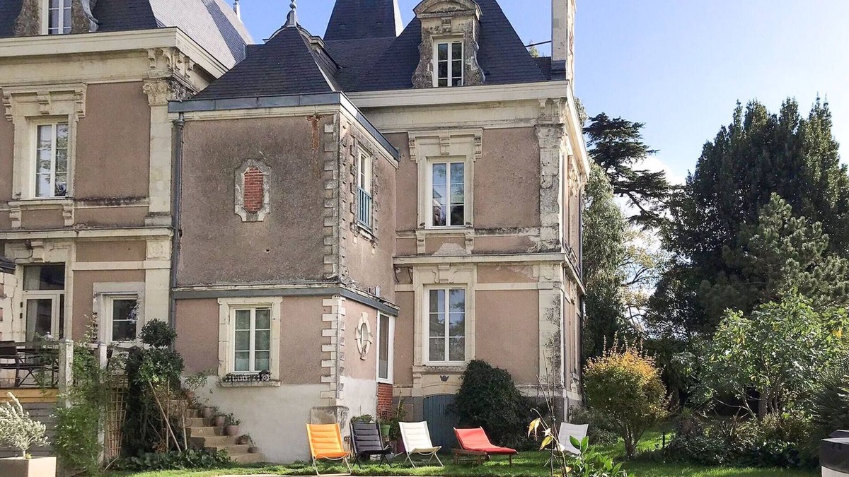 Faye-d'Anjou Bed & Breakfast | Master's House with Pool in Anjou's Wine Route