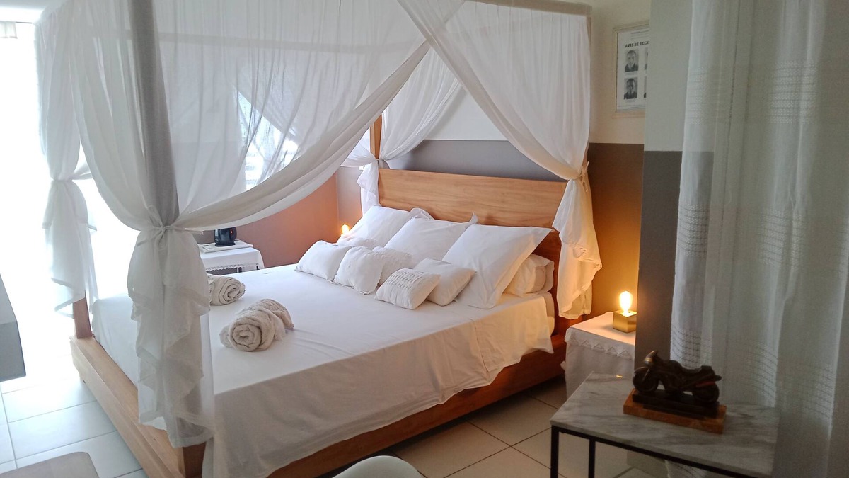 Marigot Bed & Breakfast | Master suite + breakfast