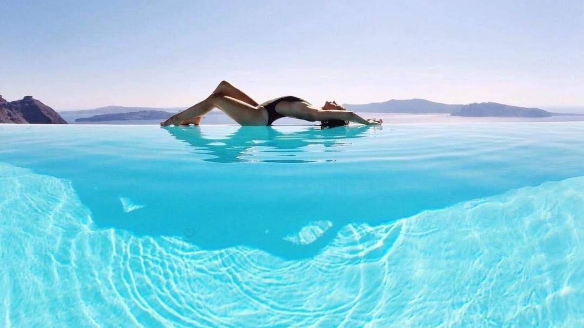 Imerovigli Villa | Master Villa Outdoor Jacuzzi Caldera sea view of the volcano