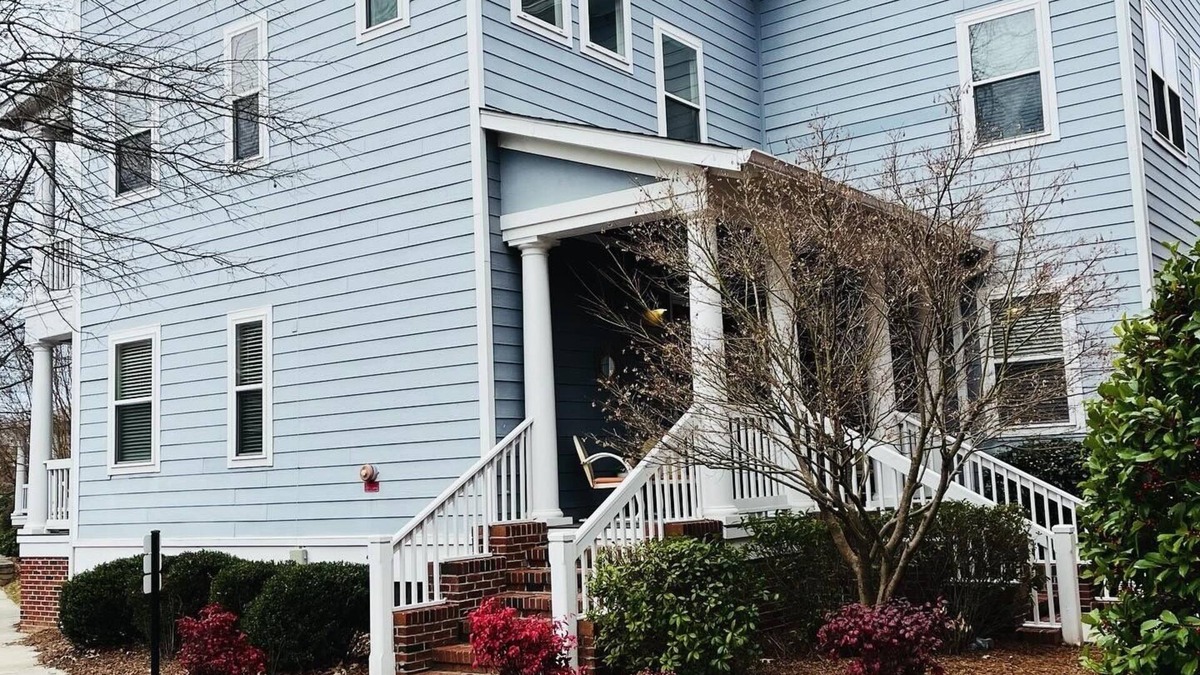 West End Condo | Master’s Ready! Perfect location for the golf enthusiast!