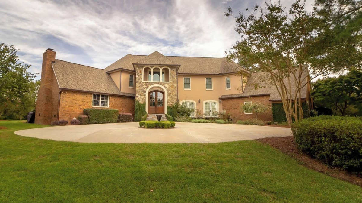 Evans House | MASTERS RENTAL RETREAT - Spacious Tuscan Style Villa. Pool, Billiards, Golf, +