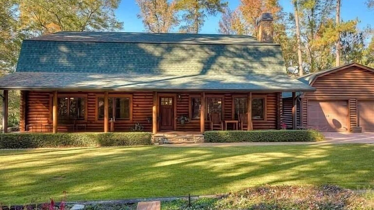 Grovetown Cabin | Masters sleeper home rental! 3-bedroom cabin. Relax and unwind.