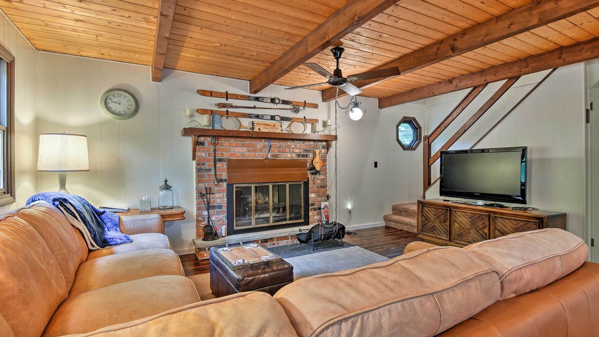 Lackawaxen House | Masthope Mountain Resort Home w/Deck, Pool Access!