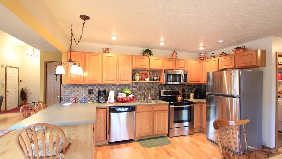 Rowland House | Masthope/Ski Big Bear Community in Northern Pocono Stone's Throw from Lake