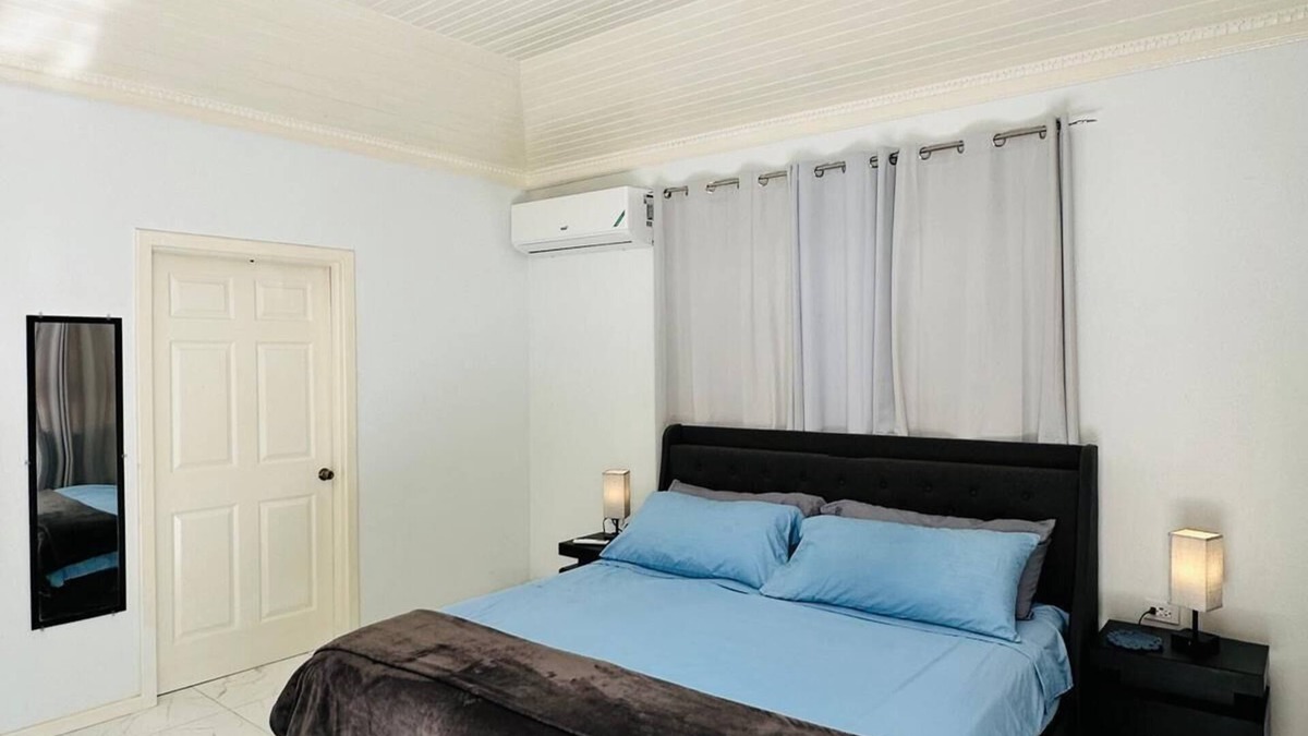 Port Antonio Apartment | Mastter Bedroom - Ferdi's Place